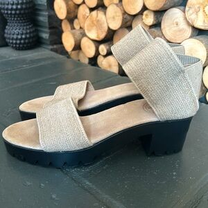 Tory Burch cream heeled sandals. Size 7. Brand- Tory Burch